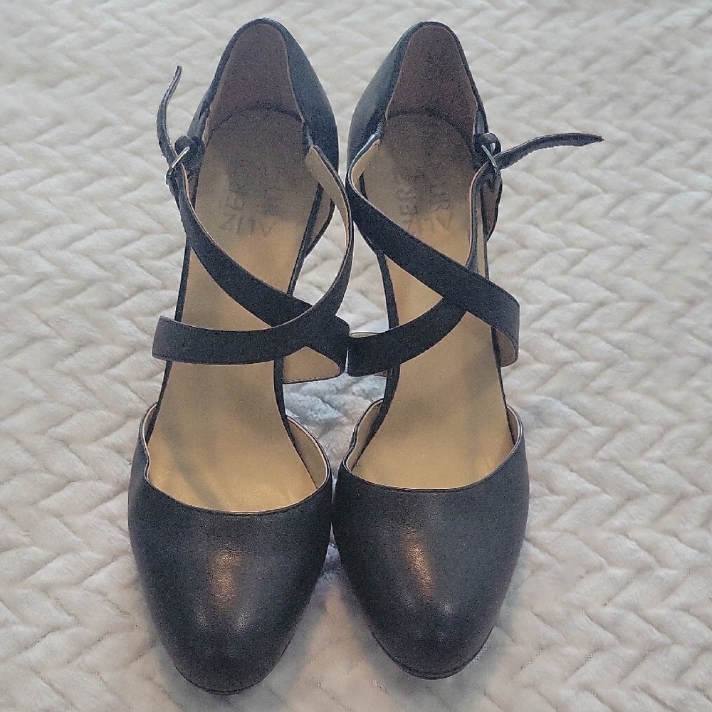 Naturalizer Black Classic Heels with Criss-Cross Straps